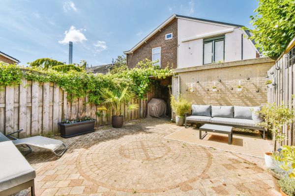 Cost of Courtyard Patio Service in Sanford